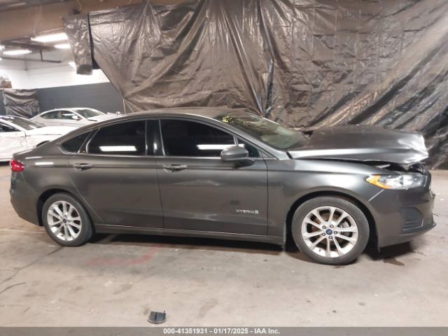 3FA6P0LU6KR157965 Ford Fusion Hybrid Se