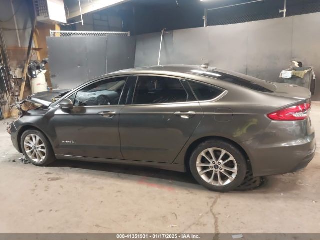 3FA6P0LU6KR157965 Ford Fusion Hybrid Se