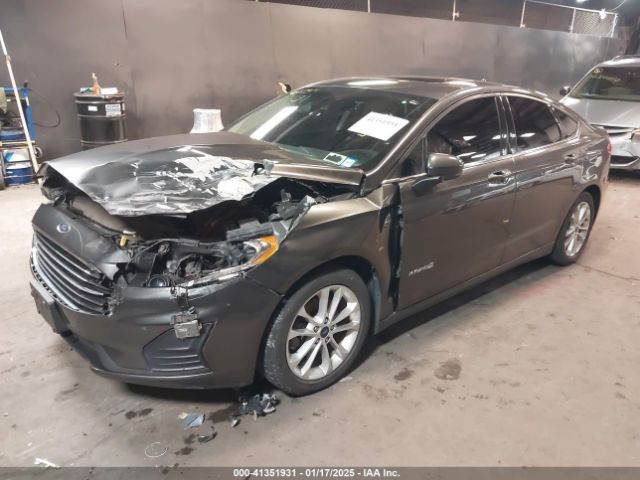 3FA6P0LU6KR157965 Ford Fusion Hybrid Se