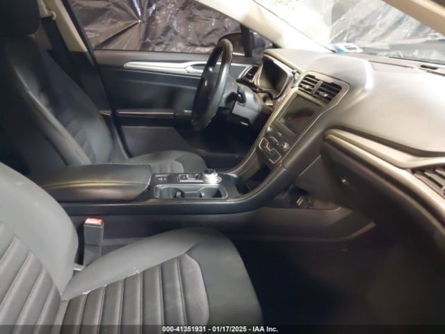 3FA6P0LU6KR157965 Ford Fusion Hybrid Se