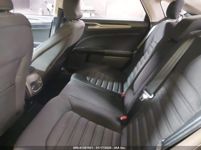 3FA6P0LU6KR157965 Ford Fusion Hybrid Se
