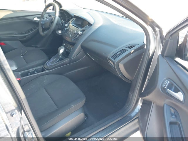 1FADP3F25HL272454 Ford FOCUS SE