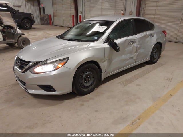 Nissan Altima 2.5 S 2018 1N4AL3APXJC111640 Image 2