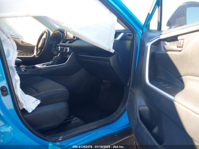 Toyota RAV4 LE 2019 2T3H1RFV6KW038306 Image 5