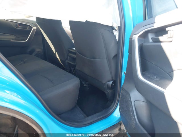 Toyota RAV4 LE 2019 2T3H1RFV6KW038306 Image 8