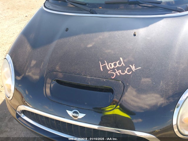 2009 MINI COOPER S CLUBMAN WMWMM33559TP74672 Photo 9