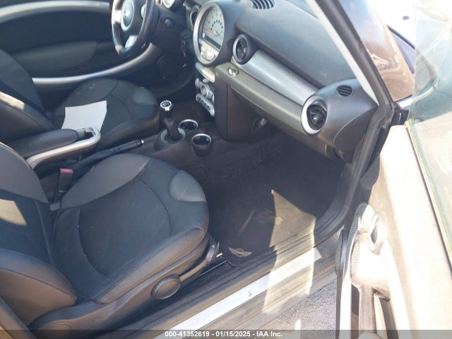 2009 MINI COOPER S CLUBMAN WMWMM33559TP74672 Photo 4
