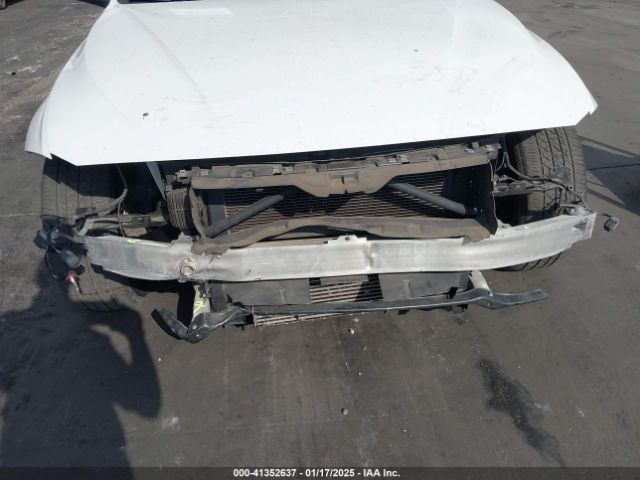 WBA3B1C55EK132300 BMW 320i