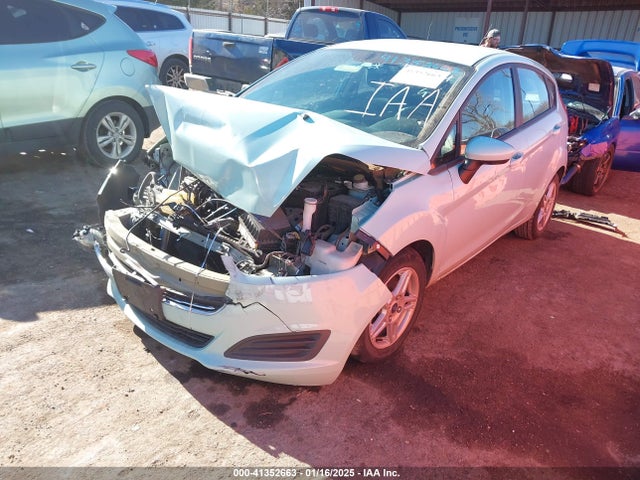 Ford FIESTA SE 2019 3FADP4EJXKM102384 Image 2