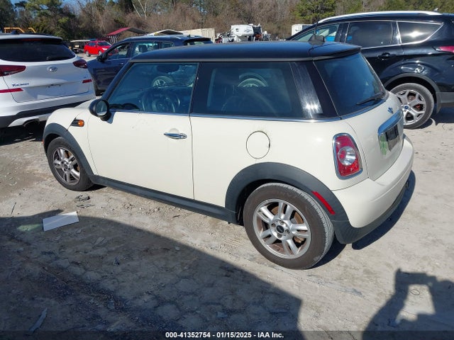 2013 MINI HARDTOP WMWSU3C58DT370507 Photo 2