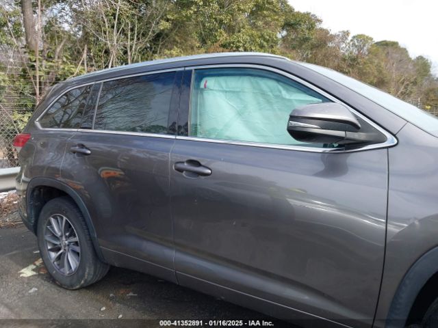 5TDKZRFH0JS544190 Toyota Highlander Xle