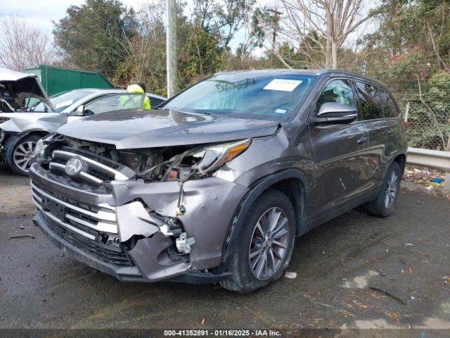 5TDKZRFH0JS544190 Toyota Highlander Xle