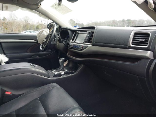 5TDKZRFH0JS544190 Toyota Highlander Xle
