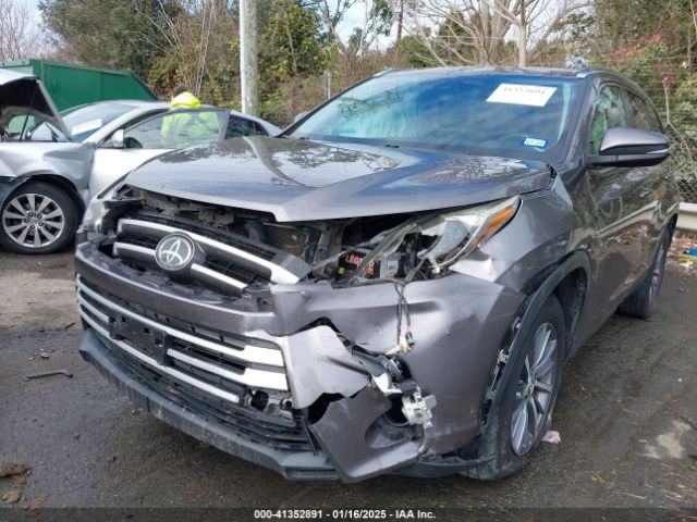 5TDKZRFH0JS544190 Toyota Highlander Xle