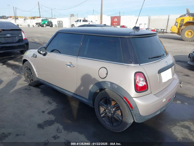 2013 MINI HARDTOP WMWSU3C58DT374833 Photo 2