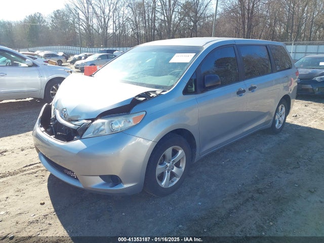 Toyota Sienna L V6 7 Passenger 2014 5TDZK3DCXES484819 Image 2
