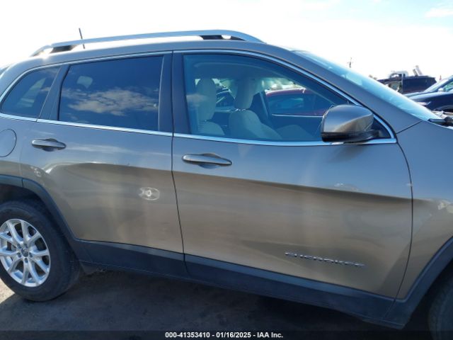 1C4PJLCB0HW650286 Jeep Cherokee Latitude Fwd