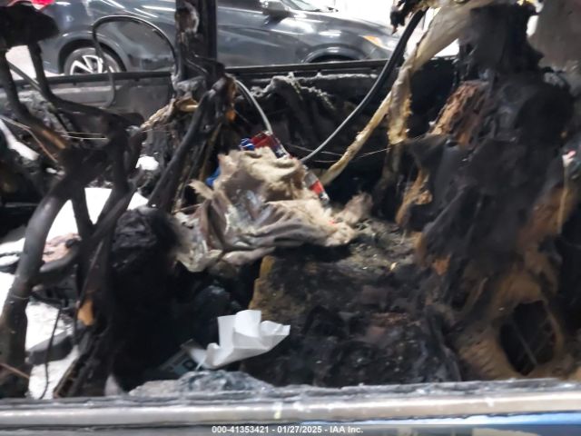 2T3BFREV1EW220654 Toyota RAV4 LE