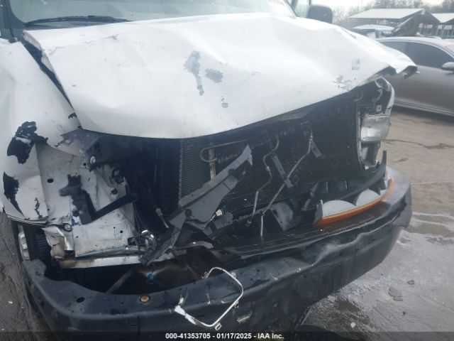 1GCWGAFFXH1113855 Chevrolet Express 2500 Work Van