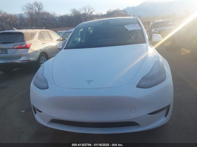 7SAYGAEE2NF430696 Tesla Model Y Long Range Dual Motor All-wheel Drive