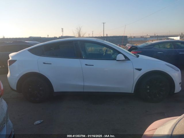 7SAYGAEE2NF430696 Tesla Model Y Long Range Dual Motor All-wheel Drive