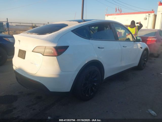 7SAYGAEE2NF430696 Tesla Model Y Long Range Dual Motor All-wheel Drive