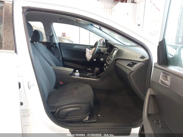 5NPE24AF8KH790003 Hyundai SONATA SE