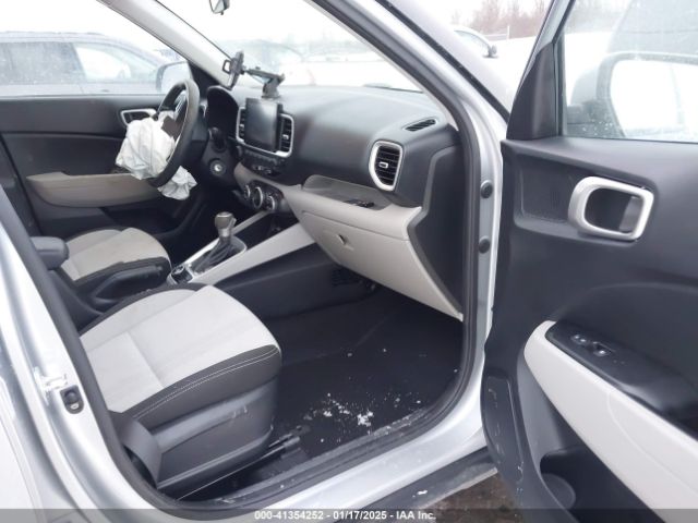 2022 HYUNDAI VENUE KMHRC8A31NU206543 Photo 4