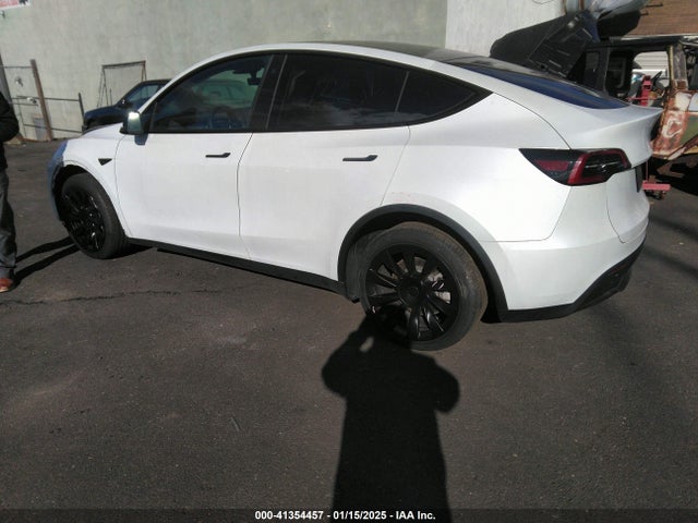 2023 TESLA MODEL Y 7SAYGDEE1PA059922 Photo 2