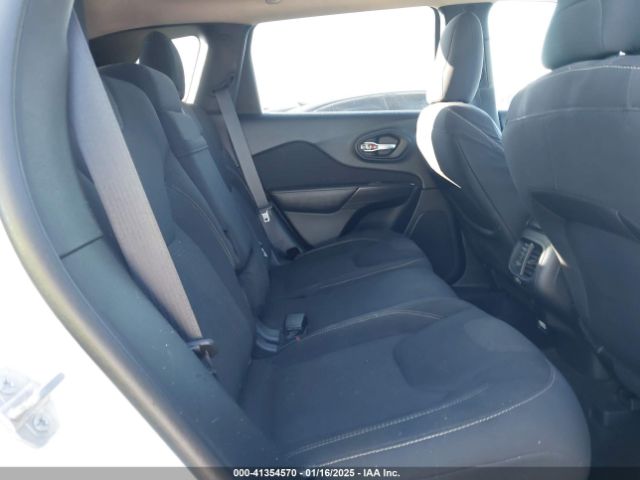 1C4PJLCB4FW548485 Jeep Cherokee Latitude