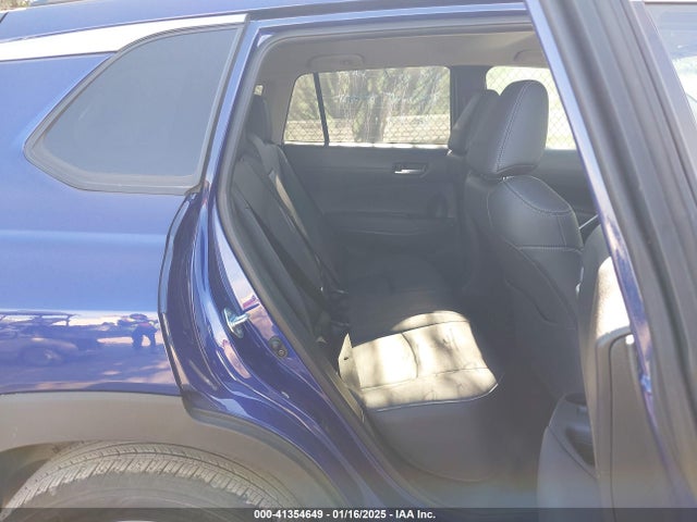 7MUEAAAG8PV053496 Toyota Corolla Cross Xle