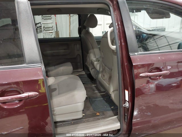 KIA SEDONA LX 2016 KNDMB5C10G6121308 Image 8