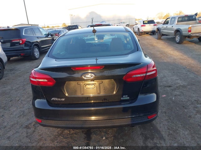 Ford FOCUS SE 2018 1FADP3FE2JL208789 Image 16
