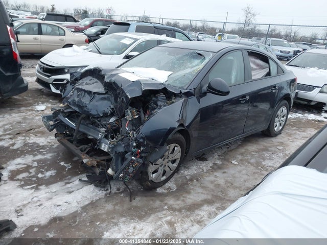 Chevrolet Cruze Ls Auto 2015 1G1PA5SG0F7205524 Image 2