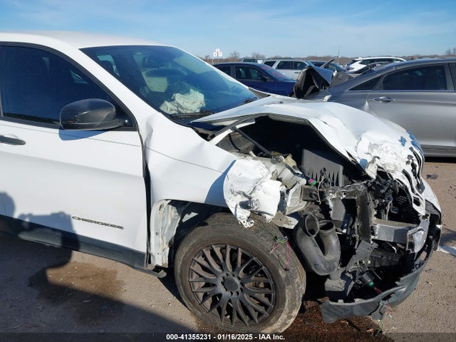 1C4PJLAS4GW329417 Jeep Cherokee Sport