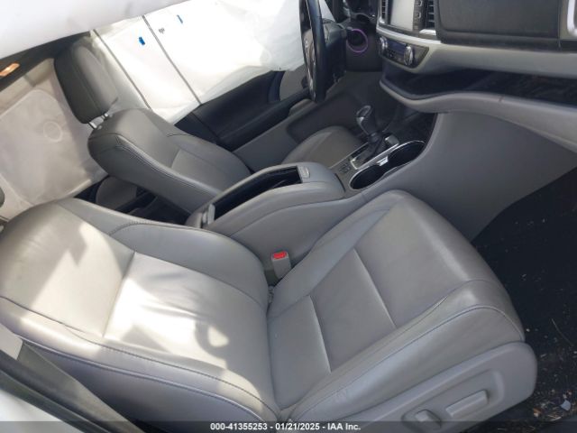 5TDJZRFH2JS891838 Toyota Highlander Xle