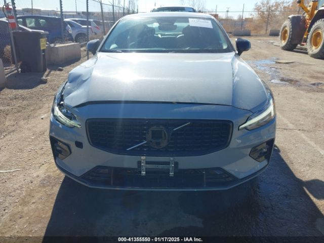 7JRL12TL4RG281026 Volvo S60 B5 Plus Dark Theme