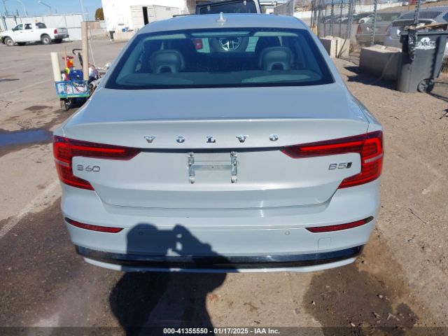 7JRL12TL4RG281026 Volvo S60 B5 Plus Dark Theme