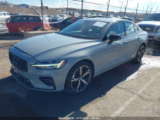 7JRL12TL4RG281026 Volvo S60 B5 Plus Dark Theme