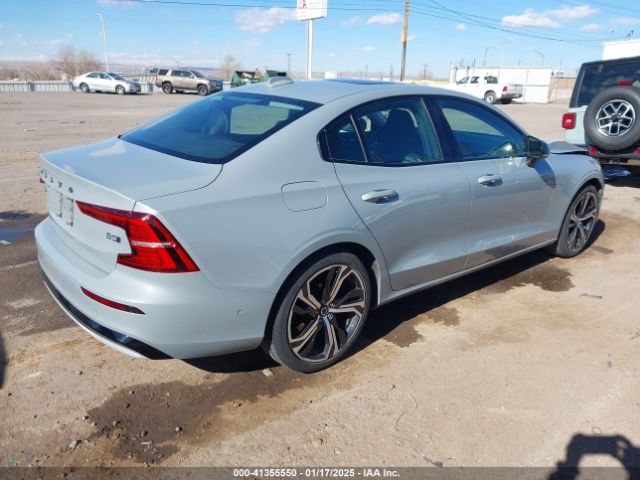 7JRL12TL4RG281026 Volvo S60 B5 Plus Dark Theme