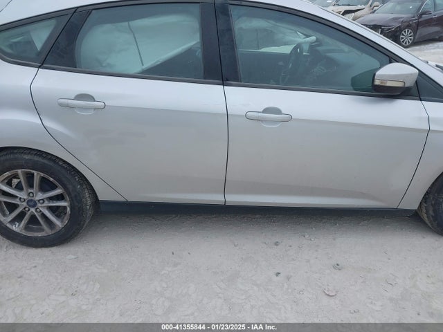 Ford FOCUS SE 2017 1FADP3K21HL318187 Image 13