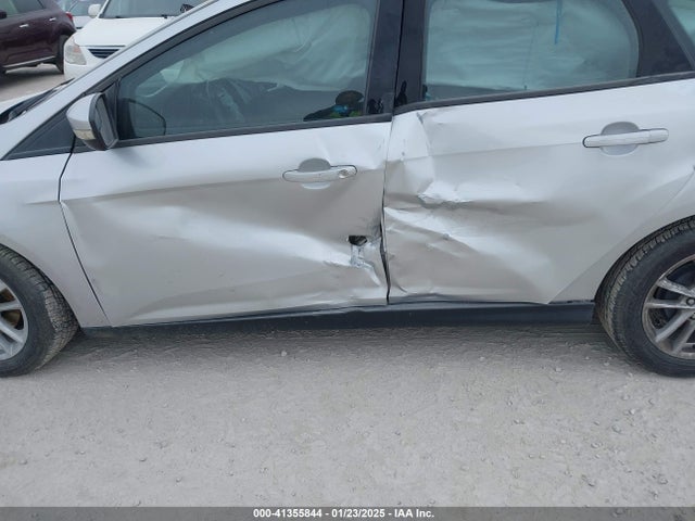 Ford FOCUS SE 2017 1FADP3K21HL318187 Image 14