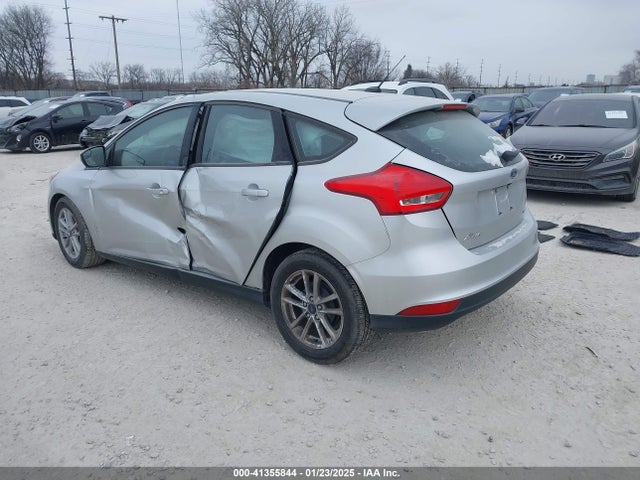 Ford FOCUS SE 2017 1FADP3K21HL318187 Image 3