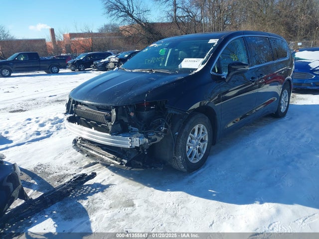 Chrysler Pacifica Touring L 2024 2C4RC1BG1RR145212 Image 2