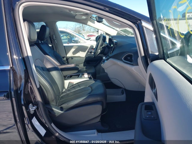 Chrysler Pacifica Touring L 2024 2C4RC1BG1RR145212 Image 5