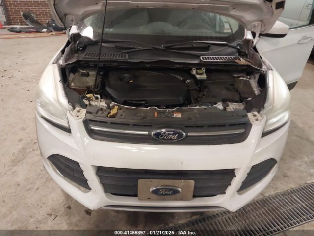 1FMCU0GX4EUC01254 Ford ESCAPE SE