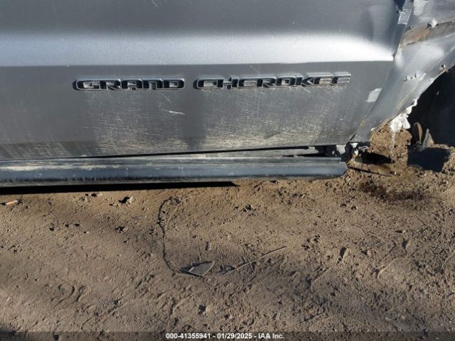 1C4RJEAG9JC126080 Jeep Grand Cherokee Laredo E 4x2