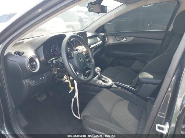 3KPF24AD7KE138688 KIA Forte Lxs