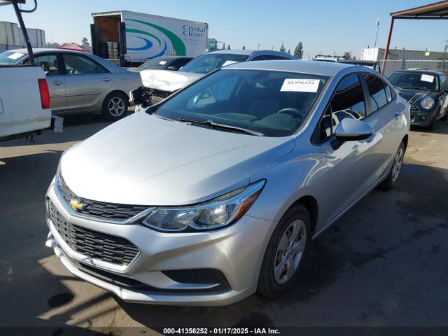 Chevrolet Cruze Ls Auto 2018 1G1BC5SM5J7234844 Image 2