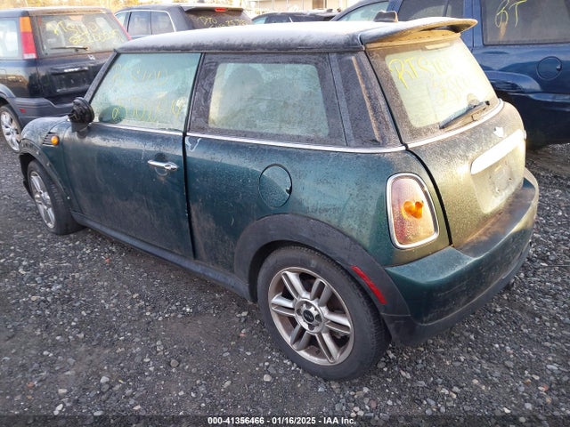 2007 MINI COOPER WMWMF33557TT52375 Photo 2